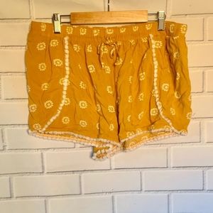 MOSSIMO. yellow floral shorts. Size Xl